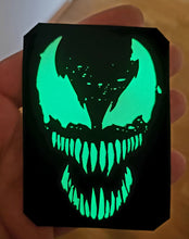 Lade das Bild in den Galerie-Viewer, Venom ?!? Glow 6x8,5