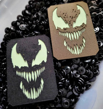 Lade das Bild in den Galerie-Viewer, Venom ?!? Glow 6x8,5