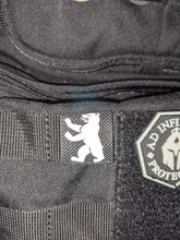 Lade das Bild in den Galerie-Viewer, NightStripes -BÄR-LIN-