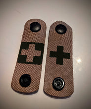 Lade das Bild in den Galerie-Viewer, NightStripes IFAK tarn oliv Kreuz