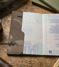 Lade das Bild in den Galerie-Viewer, Reisepass Hülle / Passport holder
