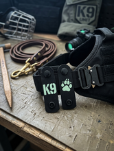 Lade das Bild in den Galerie-Viewer, K9 Stripes
